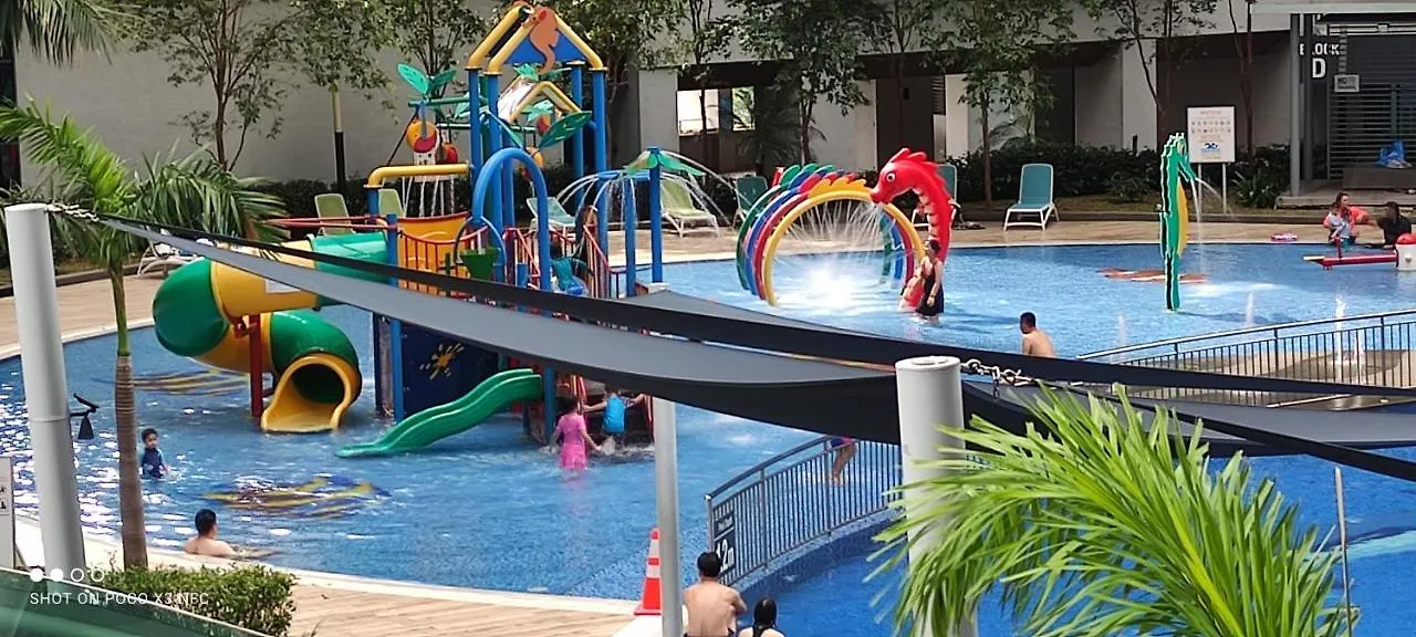 Апартаменты Atlantis Homestay Pool View 1210 Малакка